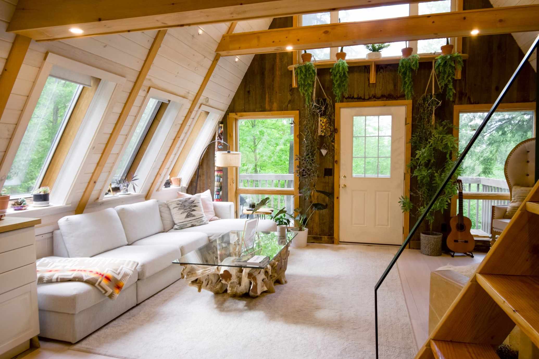 Space Saving Ideas and Smart Construction Techniques for Cabin Design